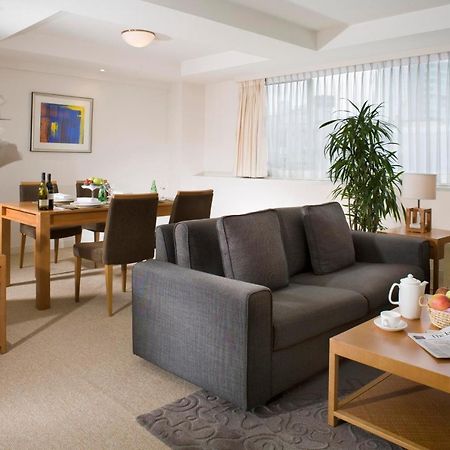 Oakwood Residence Aoyama Токио Стая снимка